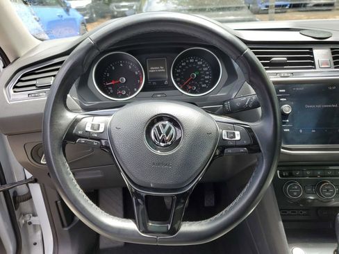 Used 2018 Volkswagen Tiguan SE w/ Panoramic Sunroof Package image 20