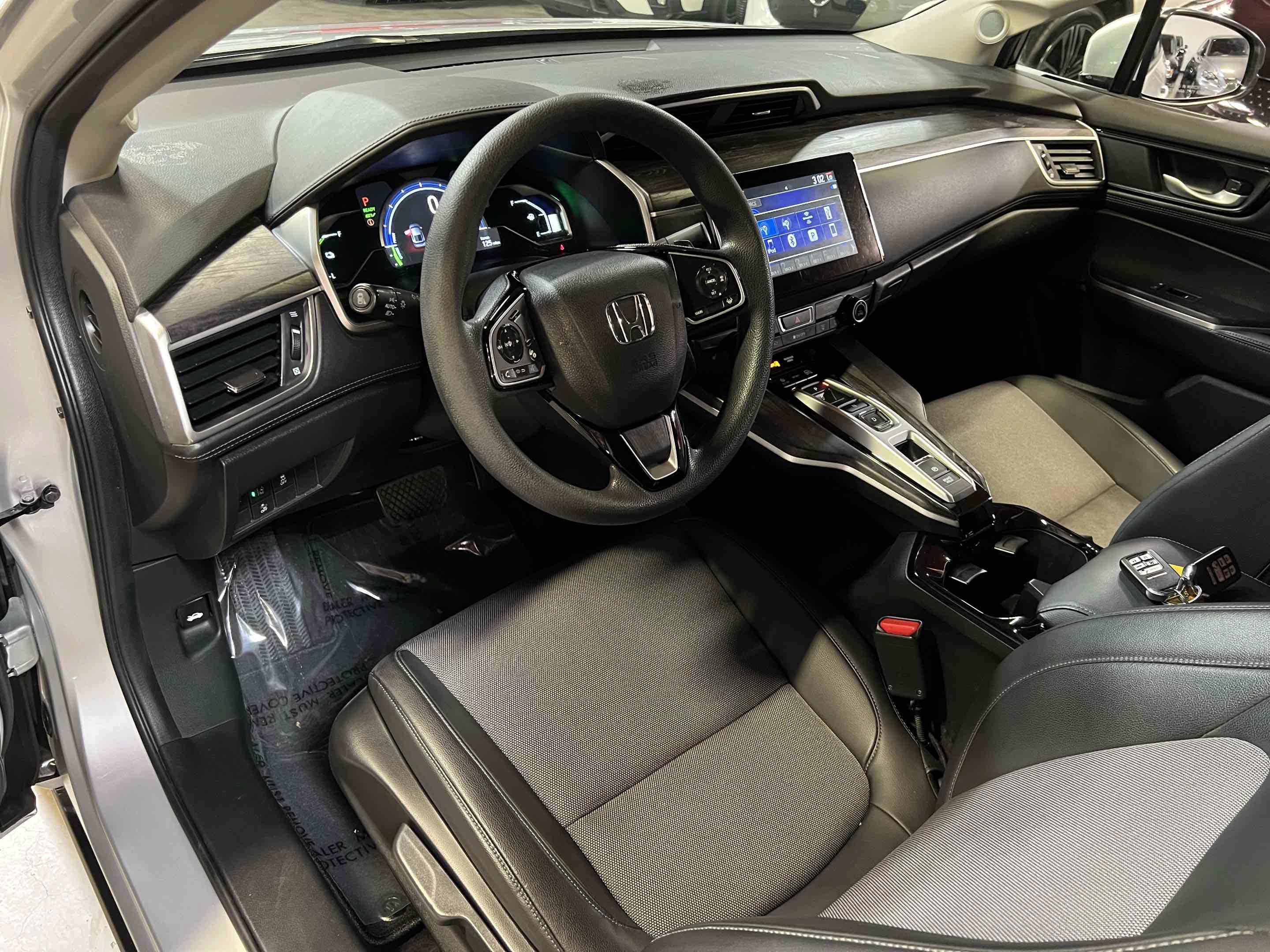 Used 2020 Honda Clarity Plug-In Hybrid image 3