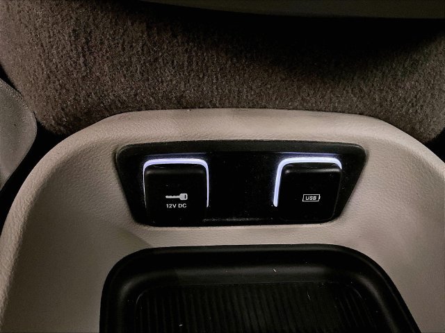 Used 2019 Chrysler Pacifica Touring-L Plus w/ Tire & Wheel Group FWD image 33