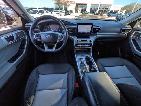 Used 2024 Ford Explorer XLT w/ Equipment Group 202A image 13
