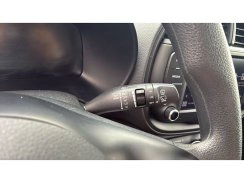 Used 2025 Kia Soul LX w/ LX Technology Package FWD image 19