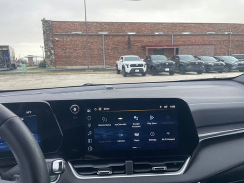 Used 2025 Chevrolet Equinox LT image 18