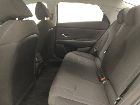 Used 2025 Hyundai Elantra SE FWD image 18