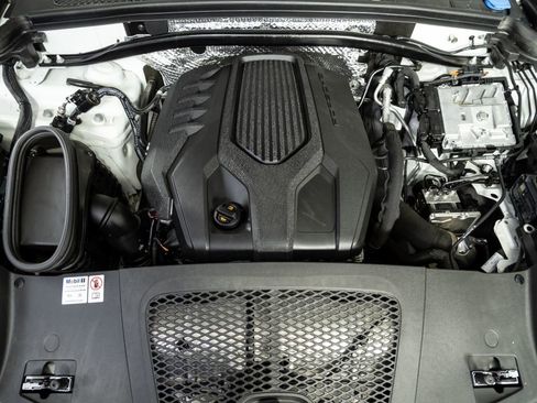 Certified 2024 Porsche Macan AWD/4WD image 35