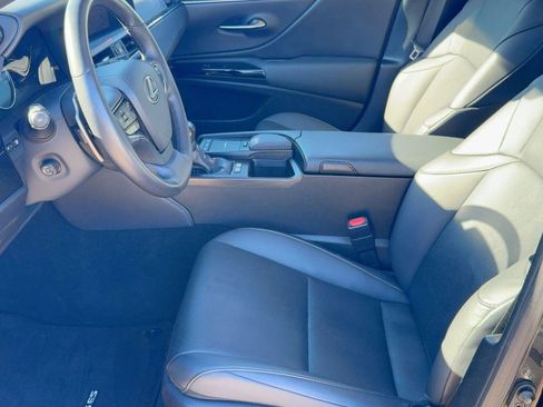 Used 2022 Lexus ES 300h w/ Premium Package image 5