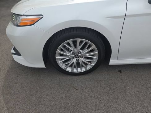 Used 2018 Toyota Camry XLE FWD image 9