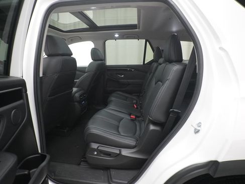 Certified 2025 Honda Pilot Touring image 16