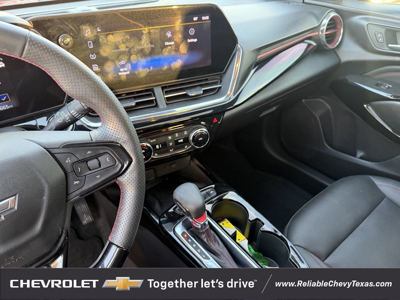 Used 2025 Chevrolet Trax RS w/ Sunroof Package FWD image 17