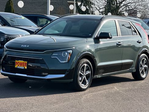 Used 2024 Kia Niro SX image 8