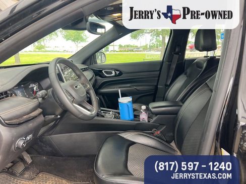 Used 2023 Jeep Compass Latitude w/ Convenience Group AWD/4WD image 7