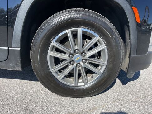 Used 2023 Chevrolet Traverse LT image 60