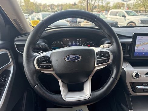 Used 2022 Ford Explorer XLT w/ Equipment Group 202A image 12