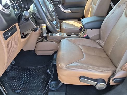 Used 2013 Jeep Wrangler Unlimited Rubicon w/ Connectivity Group image 30