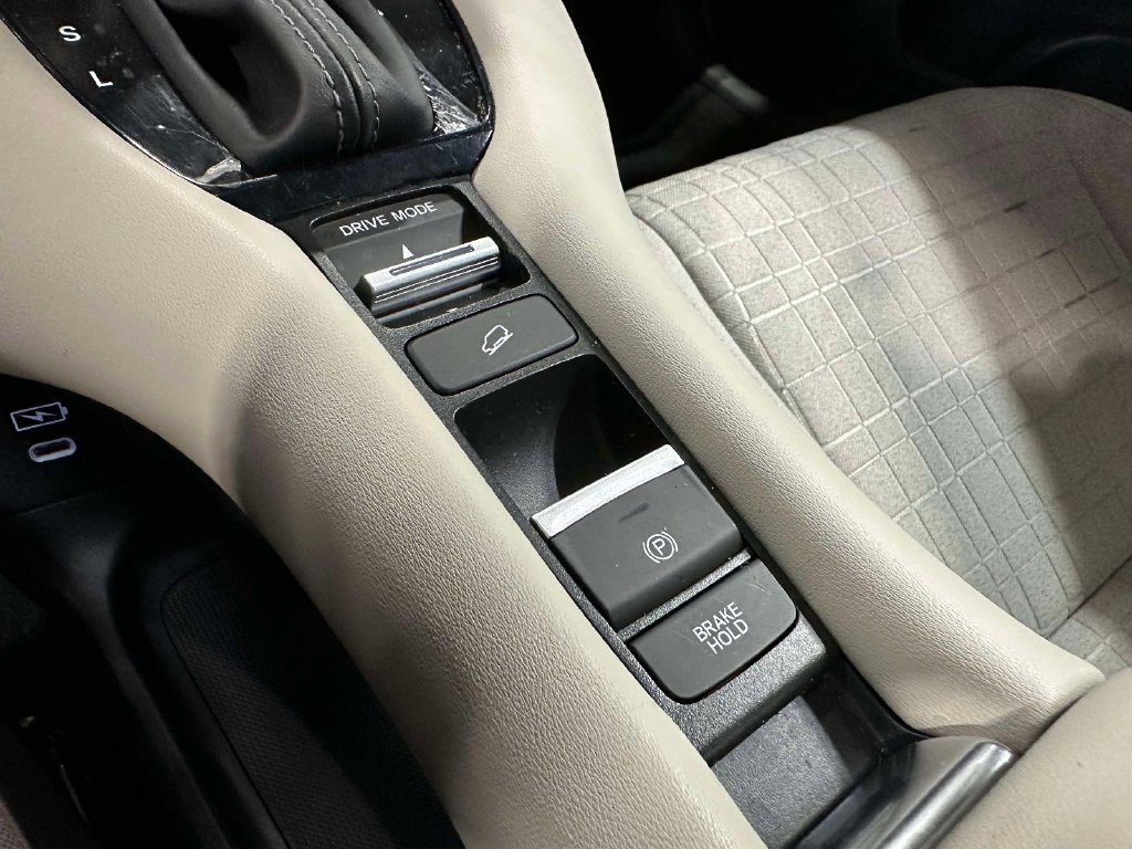 Used 2024 Honda HR-V LX image 19