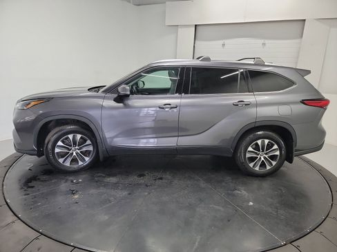Used 2021 Toyota Highlander XLE FWD image 4