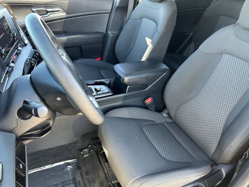 Certified 2024 Kia Sportage LX image 19