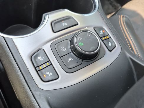Used 2024 GMC Terrain AT4 w/ Tech Package AWD/4WD image 13