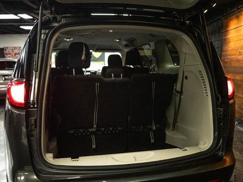 Used 2023 Chrysler Voyager LX FWD image 7