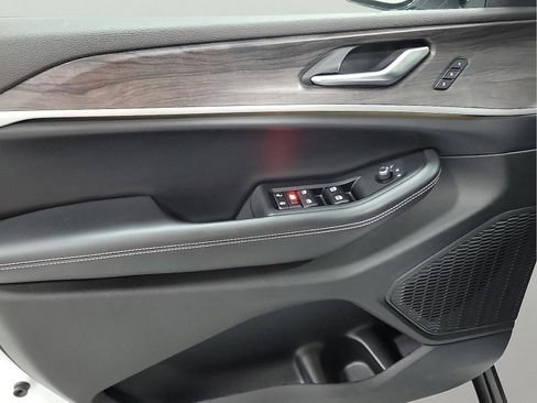 Used 2023 Jeep Grand Cherokee L Limited image 13