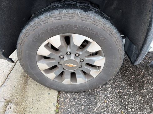 Used 2024 Chevrolet Silverado 2500 Custom w/ Custom Value Package image 8