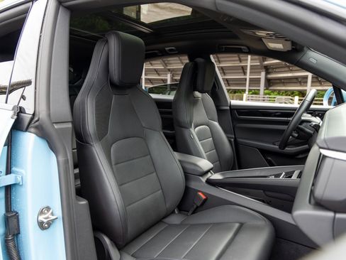 Certified 2025 Porsche Macan Electric image 56