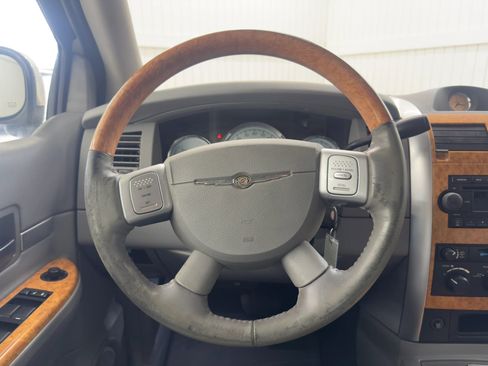 Used 2007 Chrysler Aspen Limited image 20