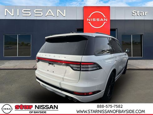 Used 2025 Lincoln Aviator Reserve w/ Jet Appearance Package image 2