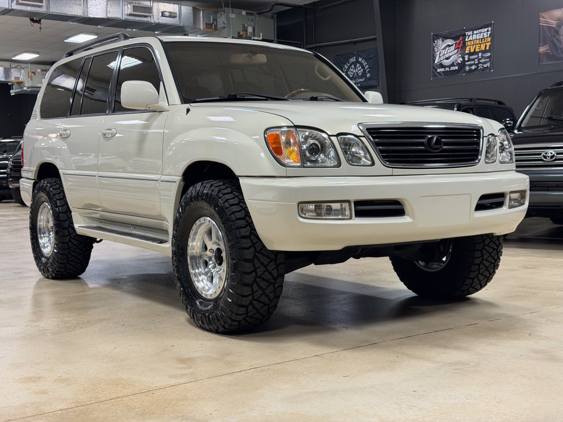 Used 2002 Lexus LX 470 4WD image 3