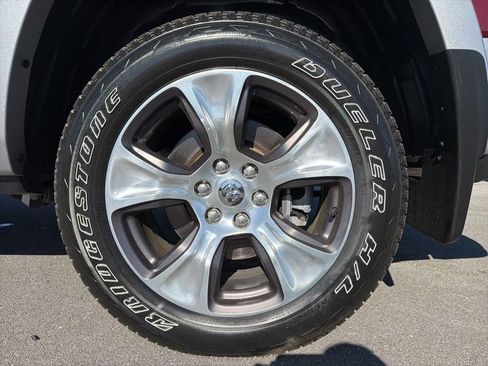 Used 2019 RAM 1500 Laramie AWD/4WD image 14