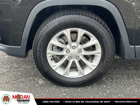 Used 2019 Jeep Cherokee Latitude w/ Popular Appearance Group AWD/4WD image 9