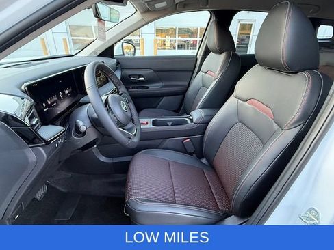 Used 2025 Nissan Kicks SR AWD/4WD image 12