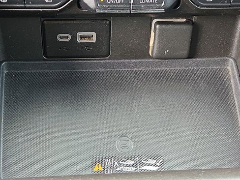 Used 2021 Chevrolet Suburban RST AWD/4WD image 18