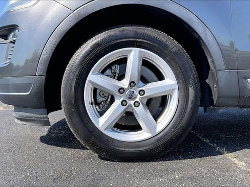 Used 2018 Ford Explorer XLT w/ Equipment Group 202A FWD image 9