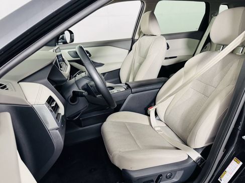 Used 2025 Nissan Rogue SV FWD image 8