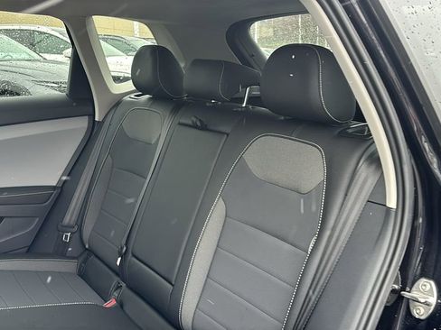 Used 2024 Volkswagen Taos SE image 27