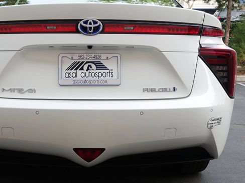 Used 2017 Toyota Mirai FWD image 16