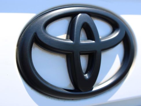 Used 2023 Toyota RAV4 LE AWD/4WD image 8