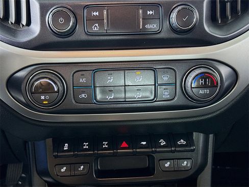 Used 2022 Chevrolet Colorado ZR2 w/ ZR2 Dusk Special Edition image 16