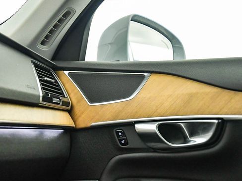 Certified 2025 Volvo XC90 B6 Plus image 28