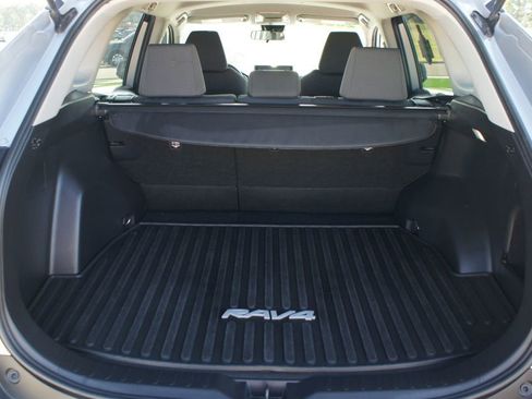 Used 2022 Toyota RAV4 XLE image 15