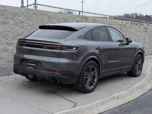 Certified 2025 Porsche Cayenne Coupe image 6