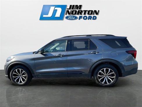Used 2025 Ford Explorer ST-Line image 12