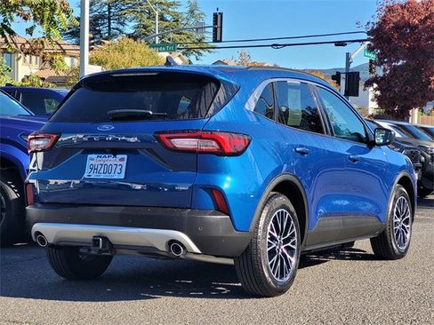 Used 2023 Ford Escape SE w/ Class II Trailer Tow Package image 6