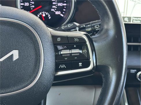 Used 2022 Kia Carnival EX FWD image 23
