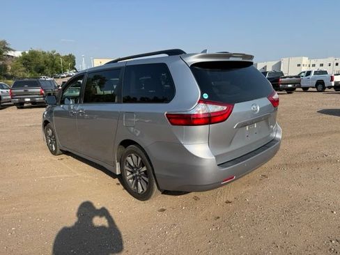 Used 2018 Toyota Sienna XLE Premium AWD/4WD image 3