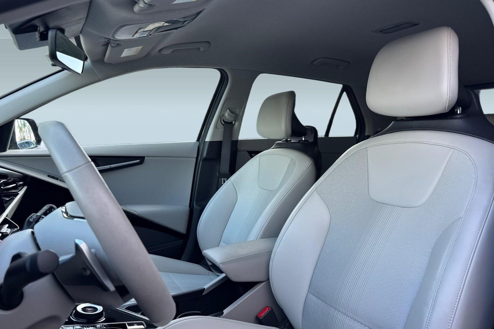 Used 2023 Kia Niro Wind w/ Wind Preserve Package FWD image 5