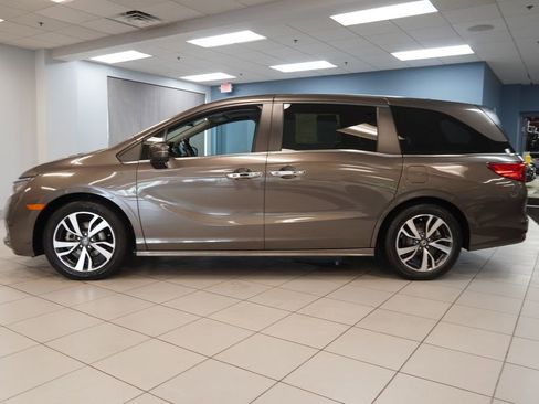 Used 2021 Honda Odyssey Touring image 2