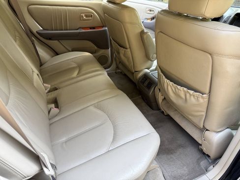 Used 2000 Lexus RX 300 4WD w/ Premium Pkg image 17