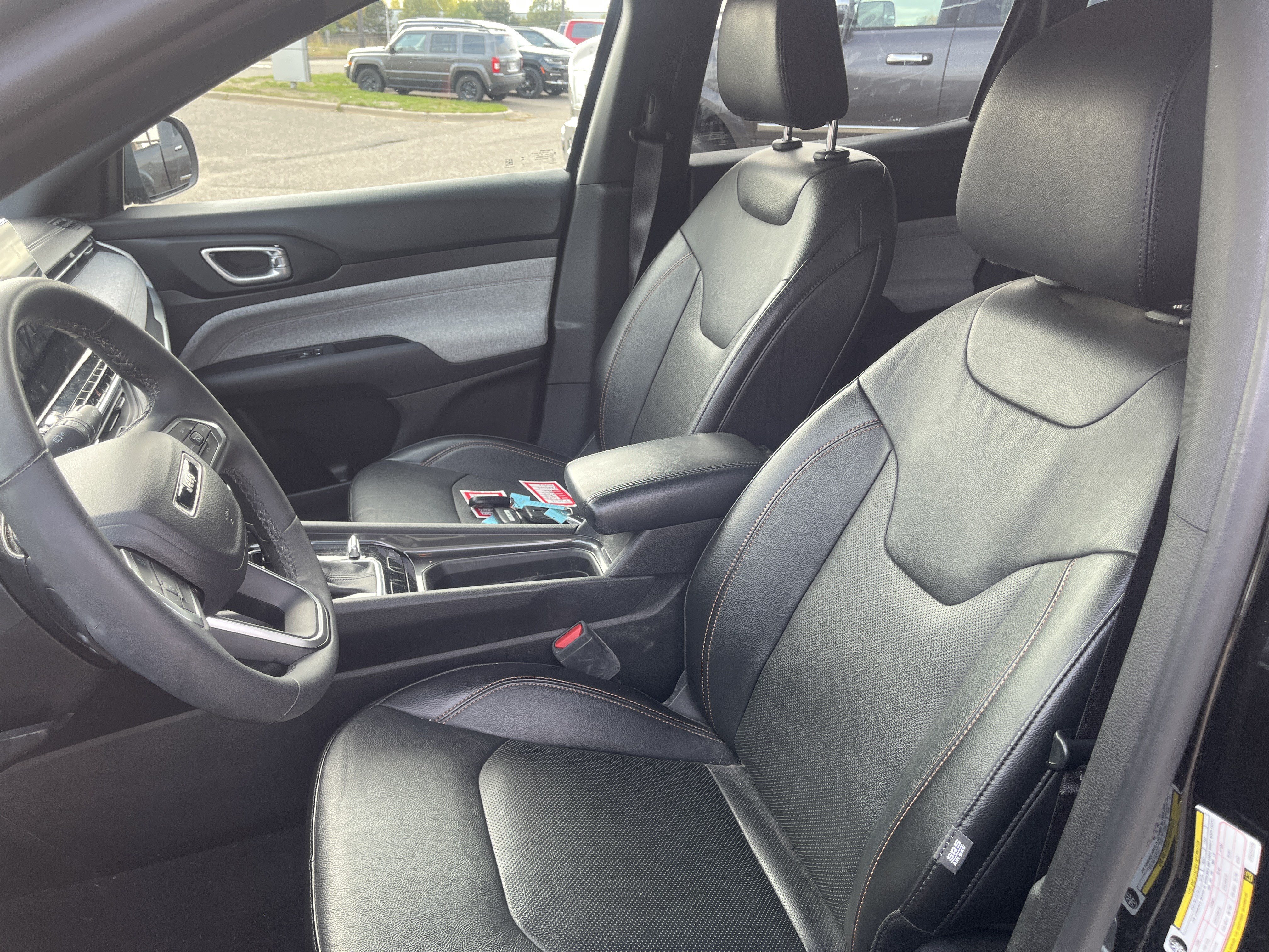 Used 2023 Jeep Compass Latitude AWD/4WD image 8