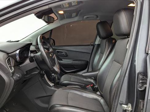 Used 2017 Chevrolet Trax LT w/ LT Convenience Package image 14